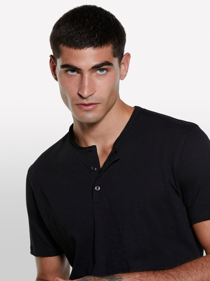 Black Henley t-shirt - men's short sleeve t-shirts - Black | Sisley image number 4